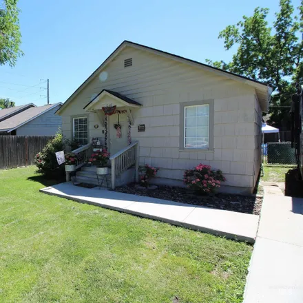 Buy this 2 bed duplex on 616 East Freeport Street in Caldwell, ID 83605