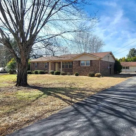 Rent this 3 bed house on 6107 Trailwood Drive in Blue Spring Garden, Madison County