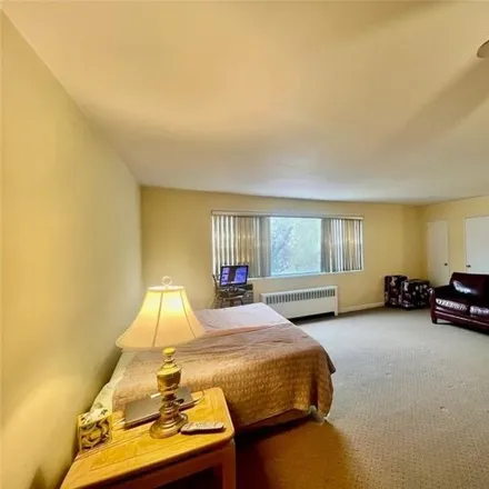 Image 6 - 8 Mortimer Place, Eastchester, NY 10708, USA - Condo for sale