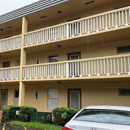 Buy this 1 bed condo on 7248 Papaya Way in Tamarac, FL 33321