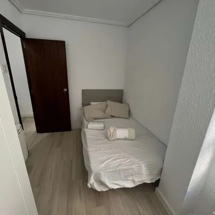 Image 2 - Paseo de Fernando El Católico, 50006 Zaragoza, Spain - Apartment for rent