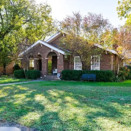 Buy this 3 bed house on 1146 East Reynolds Street in Stamford, TX 79553