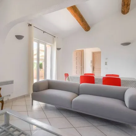 Rent this 4 bed house on 30400 Villeneuve-lès-Avignon