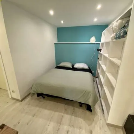 Rent this 1 bed apartment on Avenue Georges Henri - Georges Henrilaan 450 in 1200 Woluwe-Saint-Lambert - Sint-Lambrechts-Woluwe, Belgium