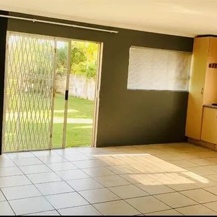 Image 1 - 52 Eighth Avenue, Buffalo City Ward 27, Gonubie, South Africa - Apartment for rent