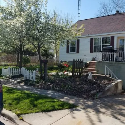 Buy this 3 bed house on 513 East Parish Street in Sandusky, OH 44870
