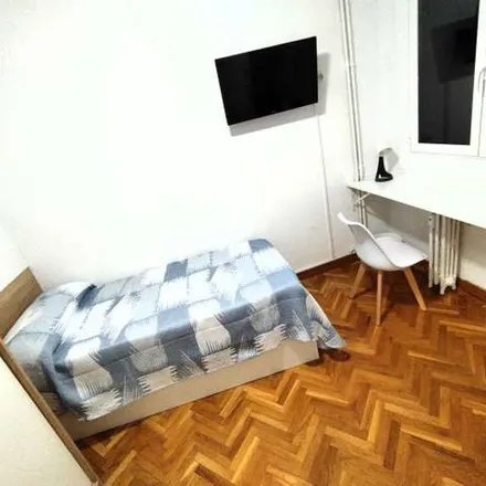 Image 5 - Calle de Doctor Cerrada, 29, 50005 Zaragoza, Spain - Apartment for rent