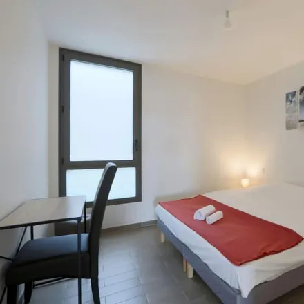Image 2 - Place Anatole France, 37000 Tours, France - Apartment for rent