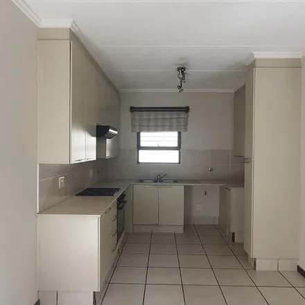 Image 9 - Fourways High School, Fisant Avenue, Johannesburg Ward 115, Randburg, 2068, South Africa - Townhouse for rent