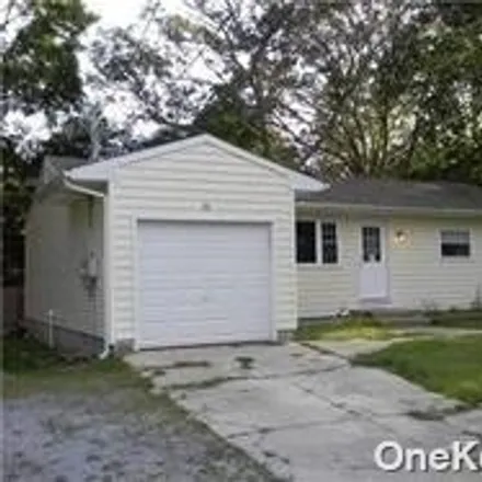 Rent this 3 bed house on 21 Rose Street in Hauppauge, Islip