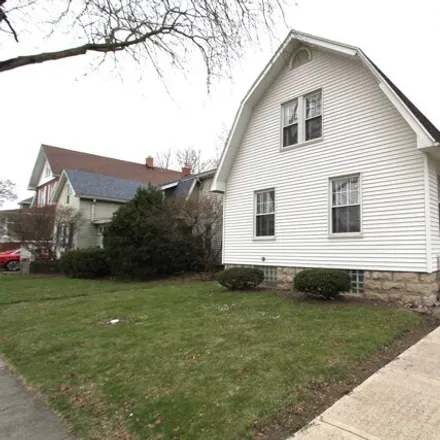 Buy this 2 bed house on 624 West 7th Street in Monroe, MI 48161