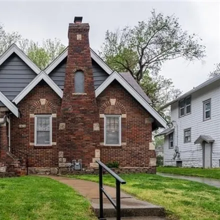 Buy this 4 bed house on 2247 State Avenue in Kansas City, KS 66102