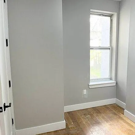 Image 5 - 59-23 71st Avenue, New York, NY 11385, USA - House for rent