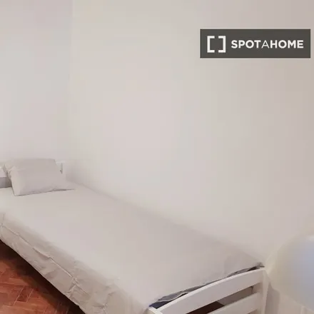 Rent this 3 bed room on Antimilk in Rua Francisco Metrass, 1350-322 Lisbon