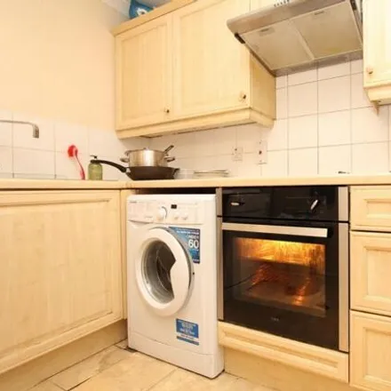 Image 4 - Lemongrass Kitchen, 185 Marsh Wall, Canary Wharf, London, E14 9SH, United Kingdom - House for rent