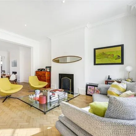 Rent this 3 bed room on 8 Holland Park Road in London, W14 8NX