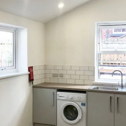 Image 7 - 401 Ecclesall Road, Sheffield, S11 8PE, United Kingdom - Apartment for rent