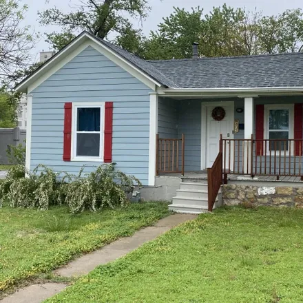 Buy this 2 bed house on 400 East 6th Street in Newton, KS 67114