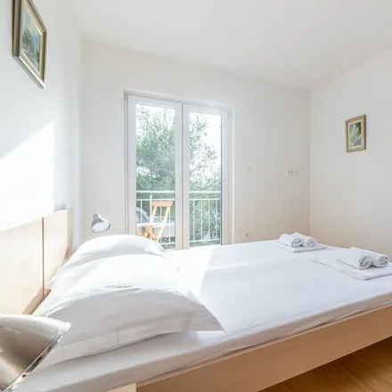 Rent this 3 bed apartment on 21403 Općina Sutivan