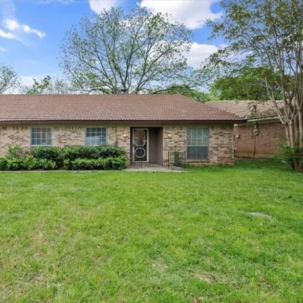 Buy this 3 bed house on 4275 East Pleasant Forest Street in Arlington, TX 76015