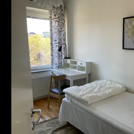 Rent this 1 bed room on Solnavägen 98b in 169 51 Solna, Sweden