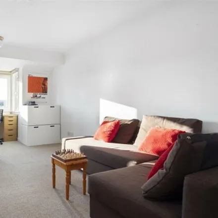 Image 2 - Greenside Court, St Andrews, KY16 9UG, United Kingdom - Apartment for sale