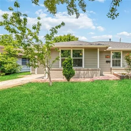 Rent this 3 bed house on 6823 Kingsway Drive in Houston, TX 77087