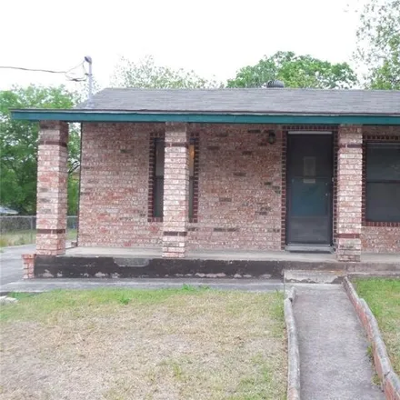 Buy this 2 bed house on 177 East Shelby Street in Seguin, TX 78155