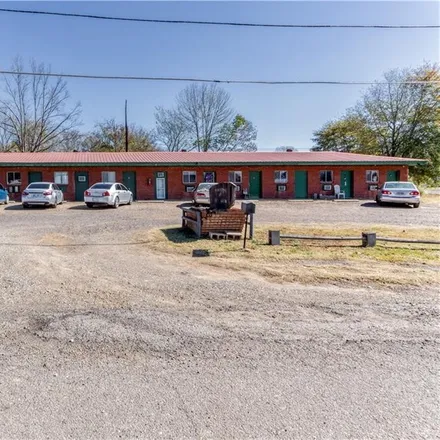 Buy this studio apartment on 208 North Main Street in Waldron, AR 72958