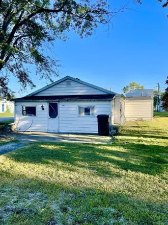 Buy this 2 bed house on 1441 West South Street in Bluffton, IN 46714
