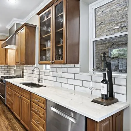 Image 9 - 2959 West Logan Boulevard, Chicago, IL 60647, USA - House for sale