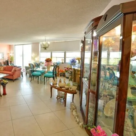 Image 2 - 2050 Canal Drive, San Souci Estates, North Miami, FL 33181, USA - Condo for sale