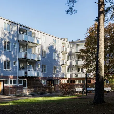 Rent this 3 bed apartment on Aprilgatan 20 in 415 15 Gothenburg, Sweden
