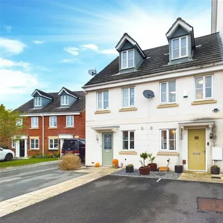 Buy this 3 bed townhouse on 12 Siskin Drive in Swindon Village, GL51 0WW