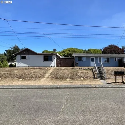 Buy this 7 bed house on 637 South Wall Street in Coos Bay, OR 97420