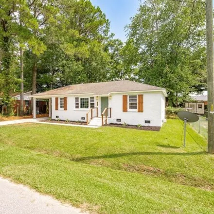 Buy this 3 bed house on 422 Sarah Dr in Goose Creek, South Carolina