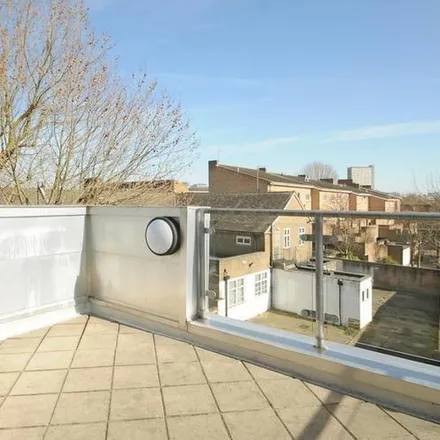 Rent this 2 bed apartment on St James's Road / Southwark Park Road in St James's Road, London