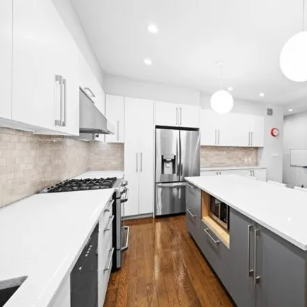 Image 3 - 207 East 21st Street, New York, NY 10010, USA - Apartment for sale