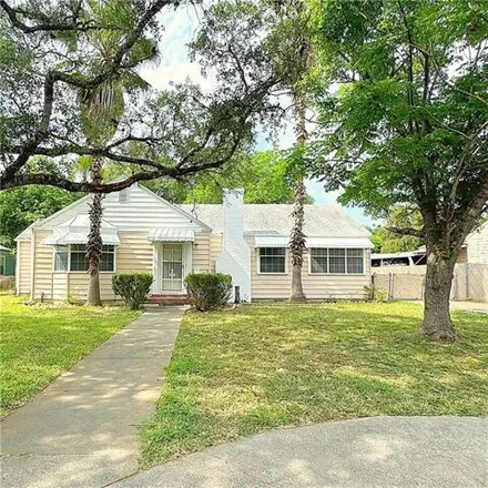 Image 2 - 919 E 2nd St, Alice, Texas, 78332 - House for sale