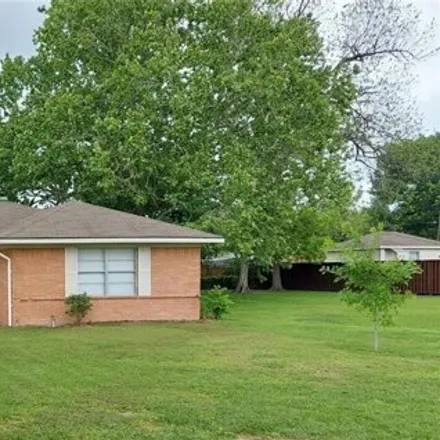 Rent this 3 bed house on 244 Midway Drive in Baytown, TX 77521