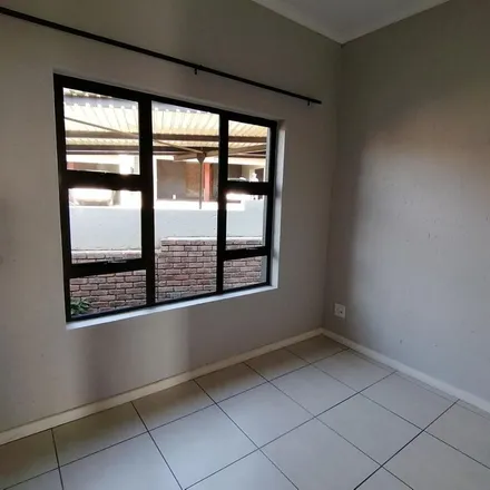 Image 5 - Cotswold Road, Florida Hills, Roodepoort, 1709, South Africa - Apartment for rent