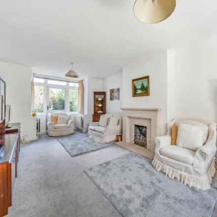 Image 5 - Stuart Avenue, London, BR2 7JX, United Kingdom - Duplex for sale