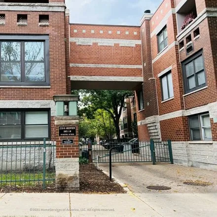 Rent this 3 bed house on 2700 Greenview Passage in Chicago, IL 60614