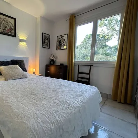 Rent this 3 bed apartment on Centre d'incendie et de secours de Sainte-Maxime in Route du Plan de la Tour, 83120 Sainte-Maxime