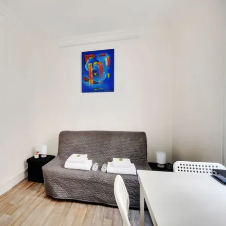 Image 9 - 74 Rue Myrha, 75018 Paris, France - Apartment for rent