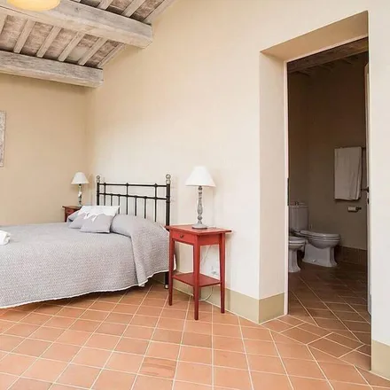 Rent this 2 bed house on Trequanda in Podere Boscarello, Strada Provinciale Trequanda Pecorile