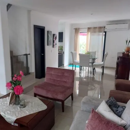 Rent this 3 bed house on Plaza Milann in Vía a Salitre, 091910