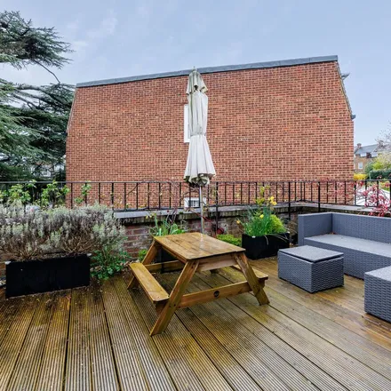 Image 9 - Newstead Way, London, SW19 5HR, United Kingdom - Townhouse for rent