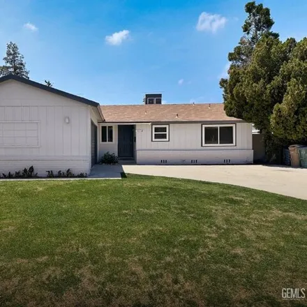 Buy this 3 bed house on 3014 Baylor Street in Bakersfield, CA 93305