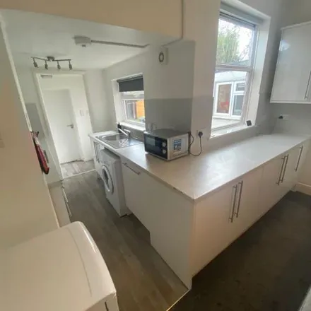 Image 1 - 10 Thyra Grove, Beeston, NG9 2BL, United Kingdom - Apartment for rent